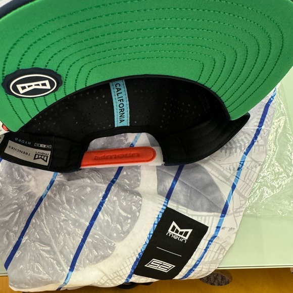 Melin x CC Sabathia Trenches Limited edition Hat Classic size with matching bag - Picture 11 of 17